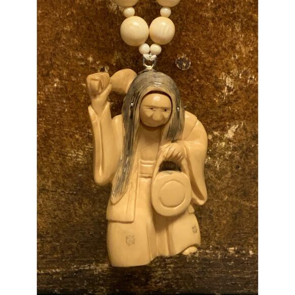 Celluloid Necklace w/ Netsuke Man Changing Faces Signed and Vintage - Picture 4 of 13